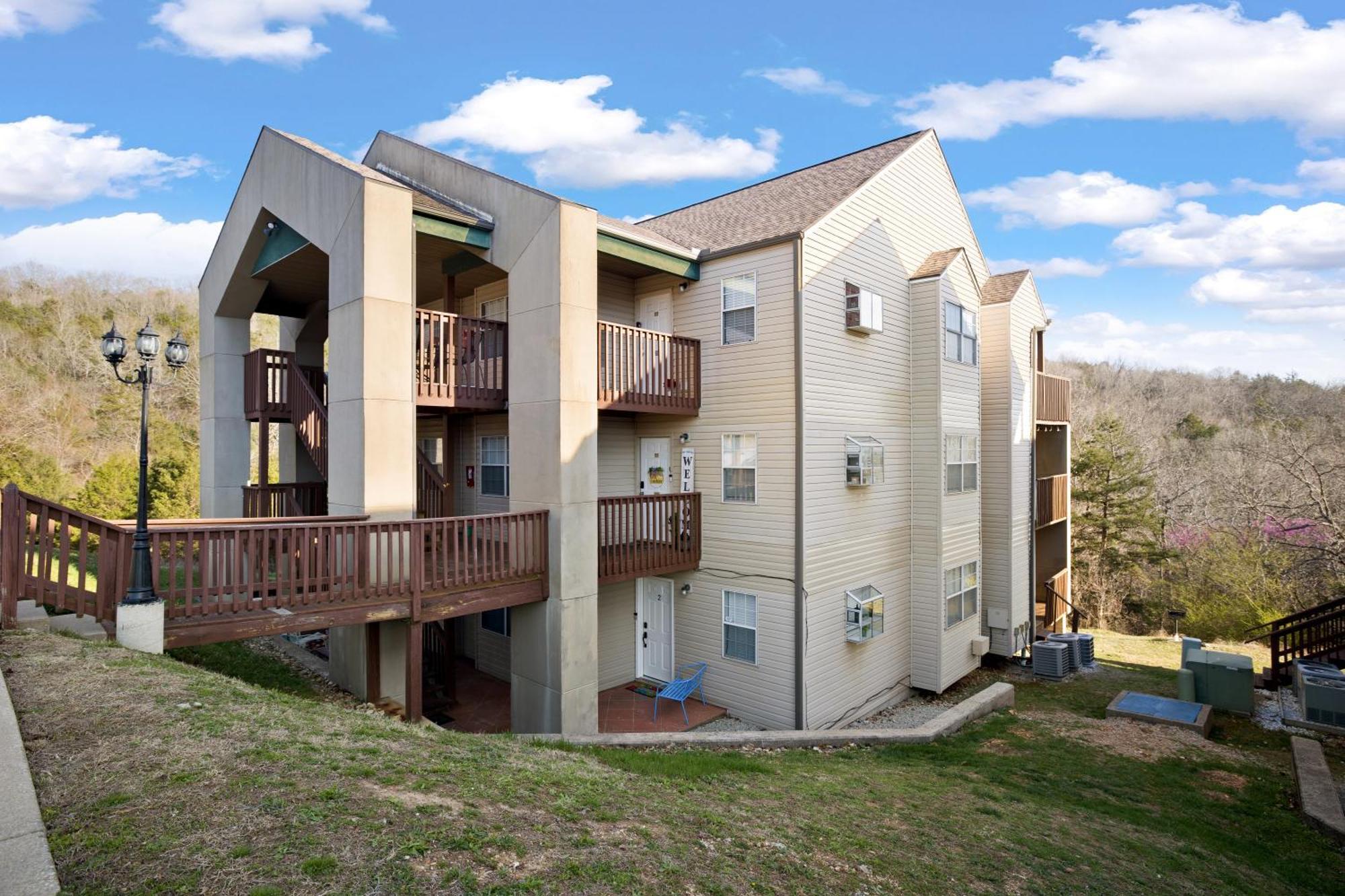בראנסון Walk-In, No Stairs Condo, Pets Welcome, 4 Mins To Silver Dollar City, 14 Mins To Ball Park Of America, Amazing Ozark Mountian Views מראה חיצוני תמונה