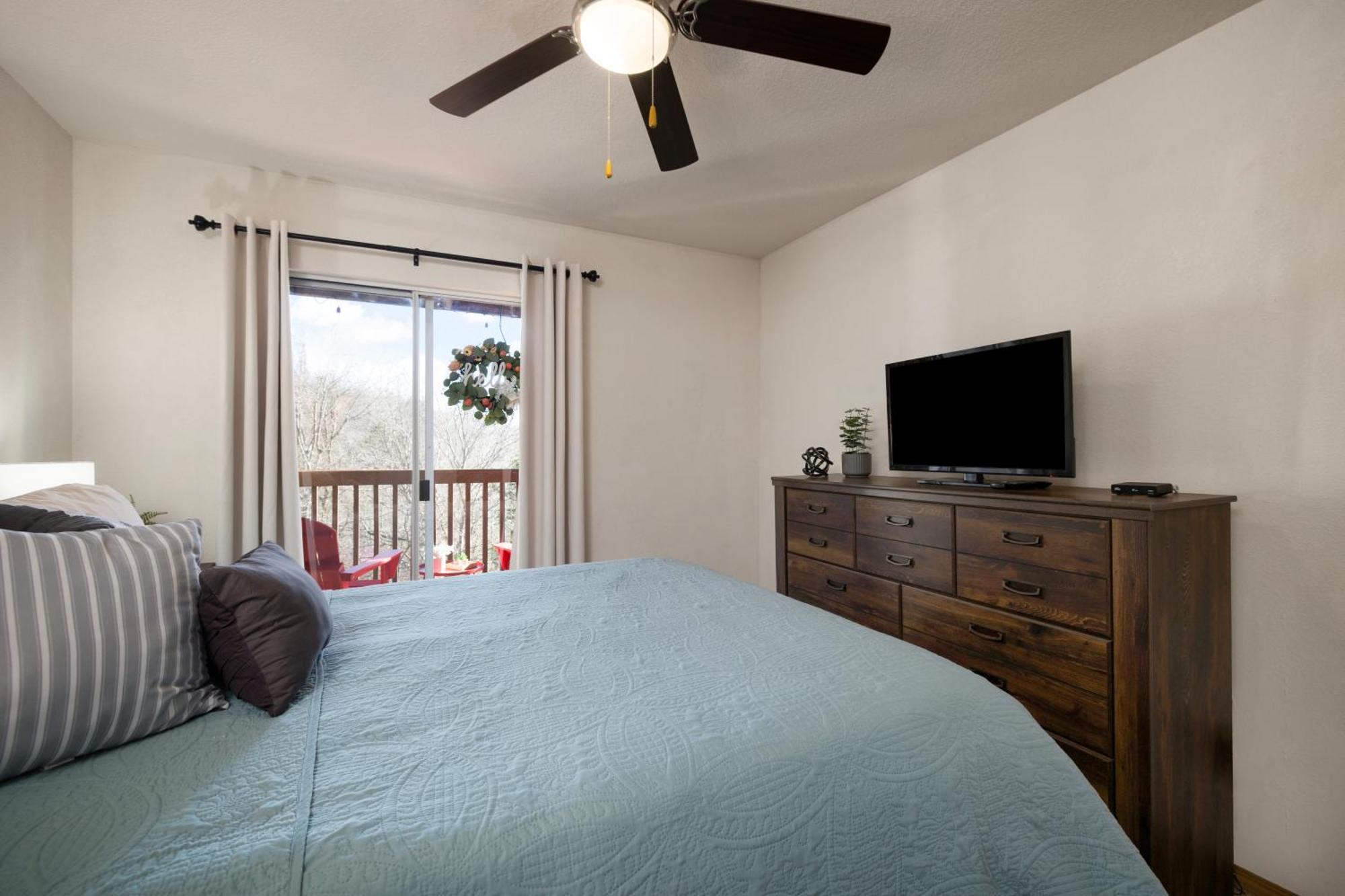 בראנסון Walk-In, No Stairs Condo, Pets Welcome, 4 Mins To Silver Dollar City, 14 Mins To Ball Park Of America, Amazing Ozark Mountian Views מראה חיצוני תמונה