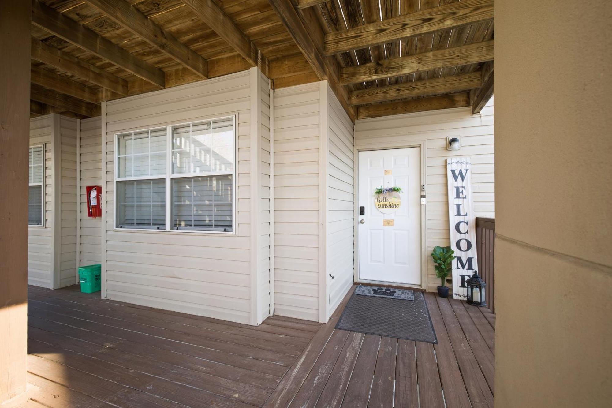 בראנסון Walk-In, No Stairs Condo, Pets Welcome, 4 Mins To Silver Dollar City, 14 Mins To Ball Park Of America, Amazing Ozark Mountian Views מראה חיצוני תמונה
