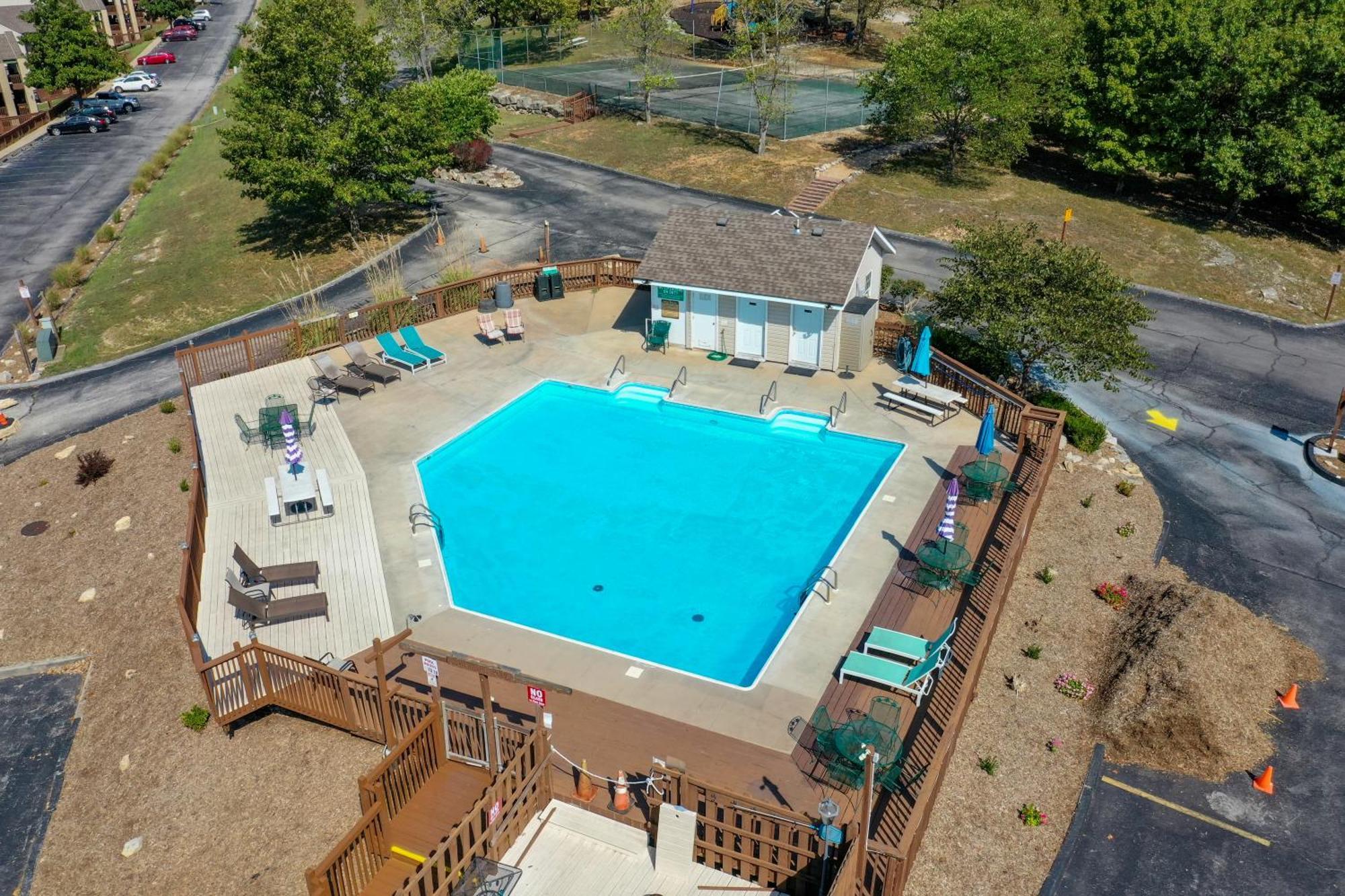 בראנסון Walk-In, No Stairs Condo, Pets Welcome, 4 Mins To Silver Dollar City, 14 Mins To Ball Park Of America, Amazing Ozark Mountian Views מראה חיצוני תמונה