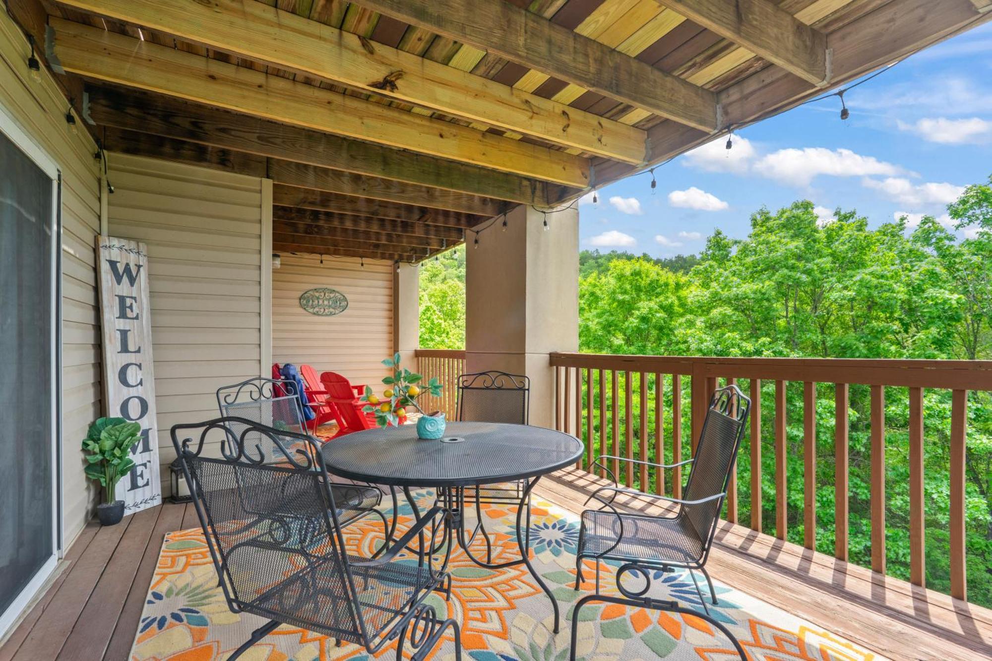 בראנסון Walk-In, No Stairs Condo, Pets Welcome, 4 Mins To Silver Dollar City, 14 Mins To Ball Park Of America, Amazing Ozark Mountian Views מראה חיצוני תמונה