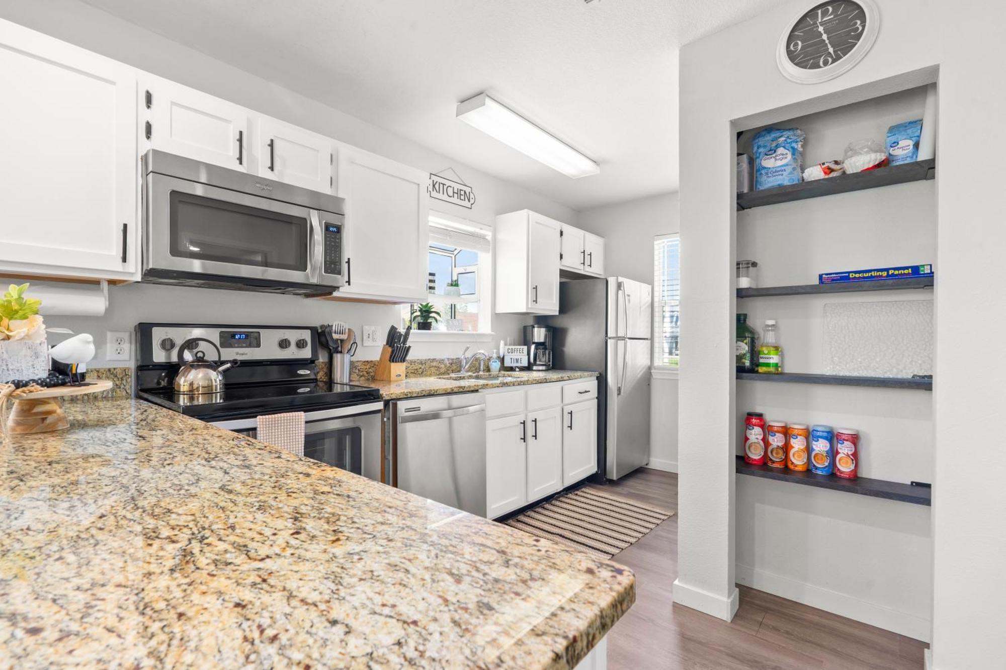 בראנסון Walk-In, No Stairs Condo, Pets Welcome, 4 Mins To Silver Dollar City, 14 Mins To Ball Park Of America, Amazing Ozark Mountian Views מראה חיצוני תמונה